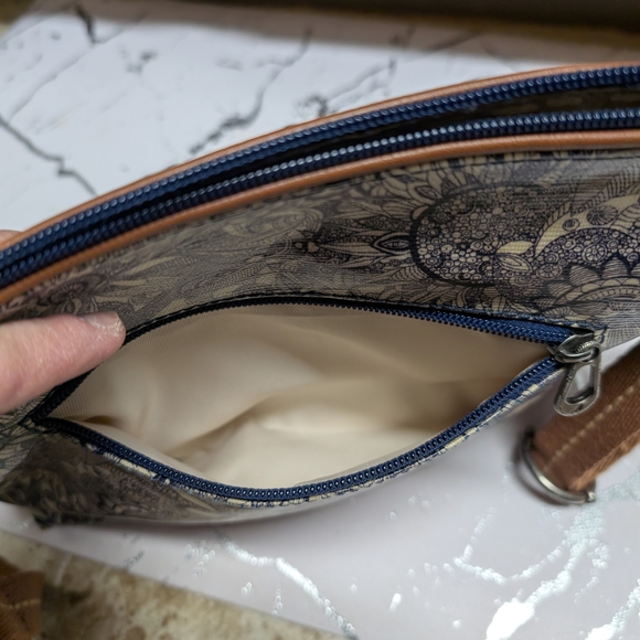 Sakroots Blue and Cream Floral Crossbody Bag - Picture 6 of 8